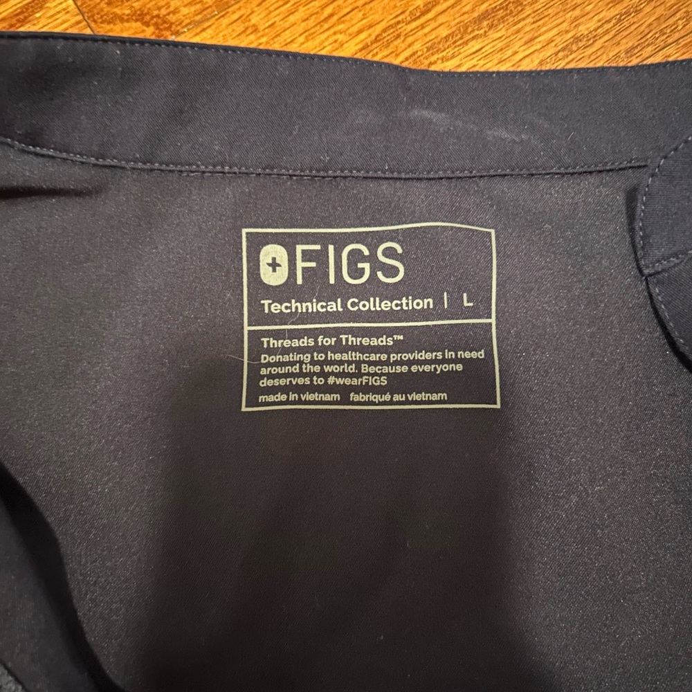 FIGS Rafaela Cargo Wide Leg ScrubJumpsuit™ in Navy Size L - Picture 10 of 11